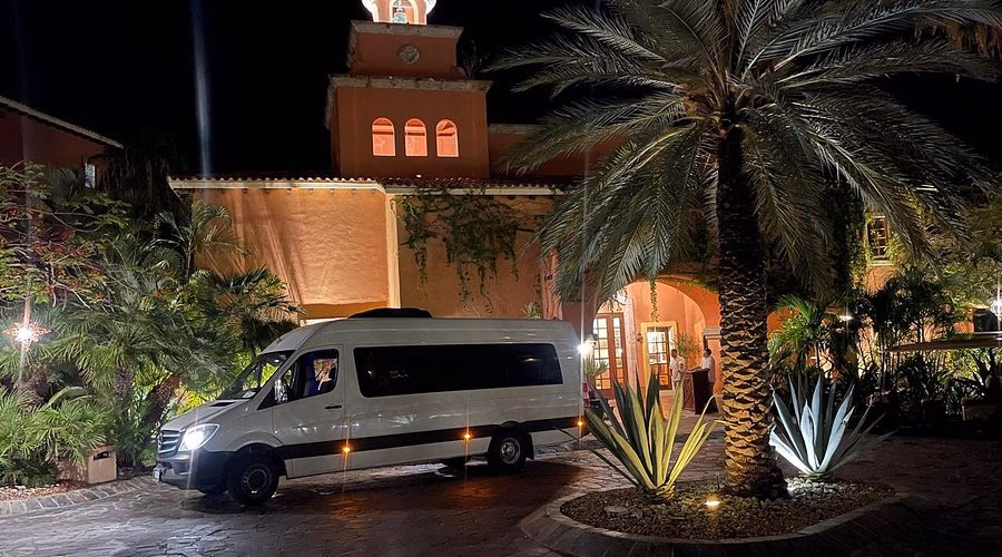 Does SJD Cabo offer a taxi service?