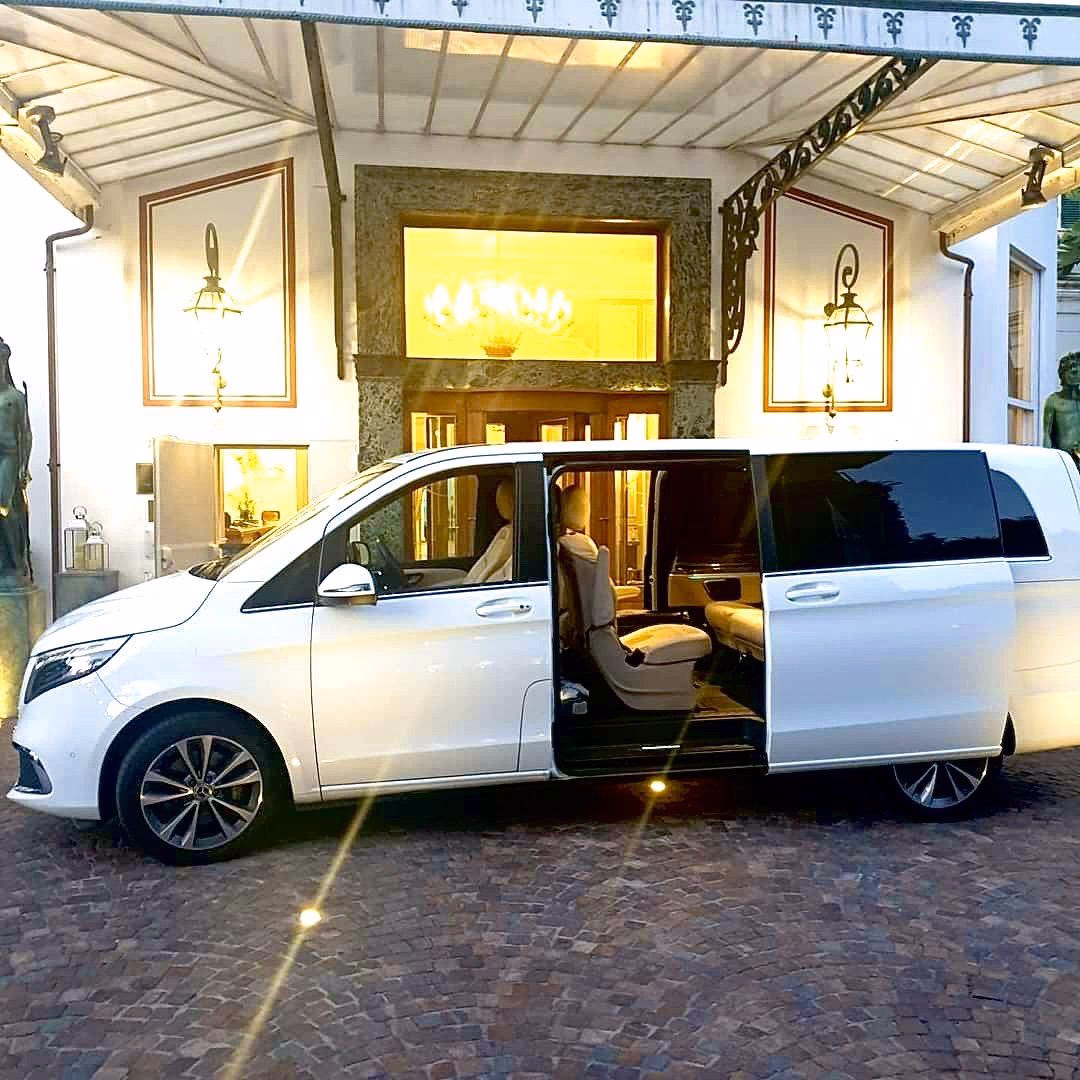 What is smart taxi service?