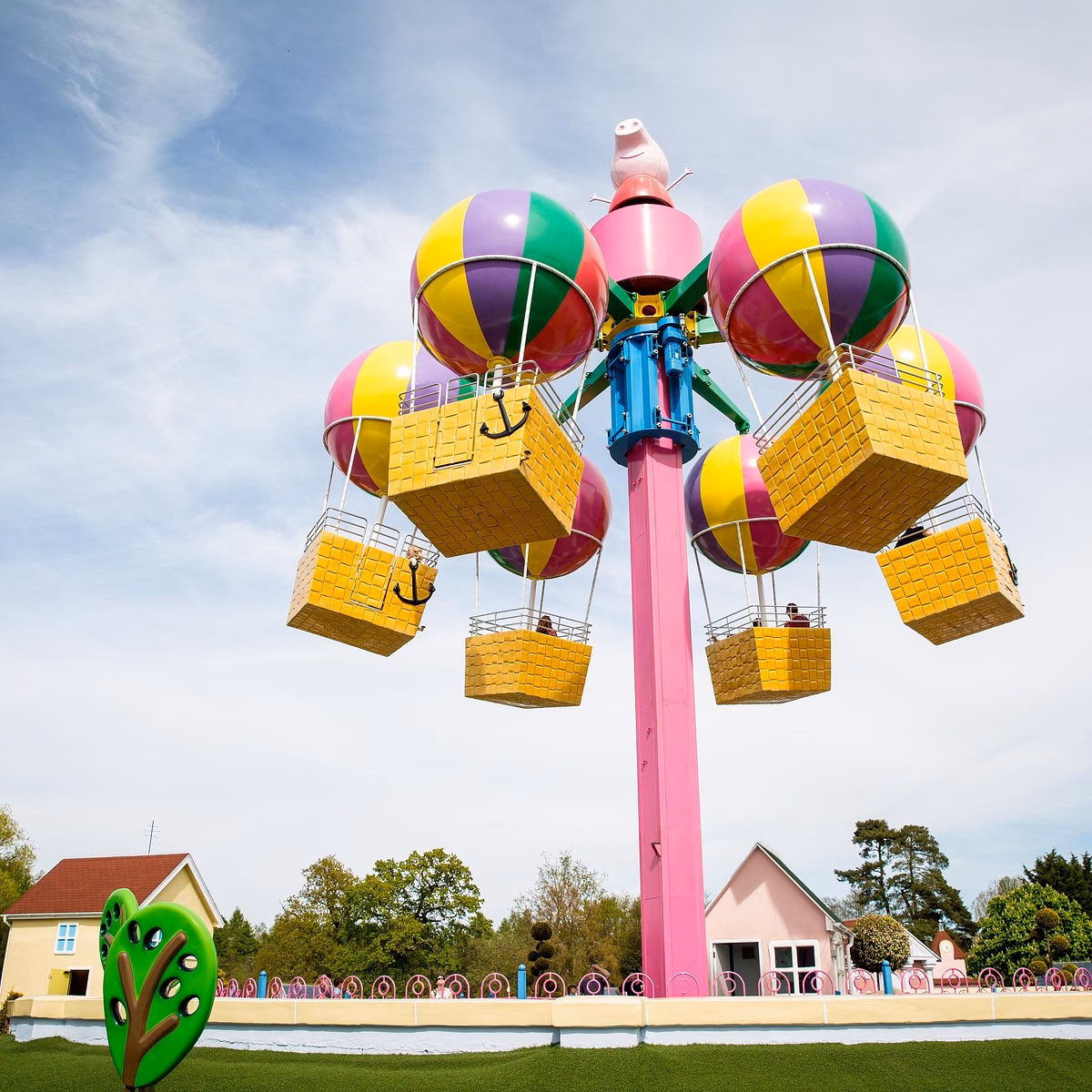 Is there a public bus service to and from Paultons?