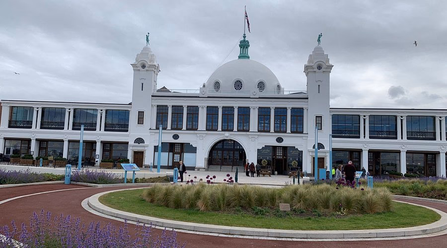 How do I travel from Spanish City to Whitley Bay?