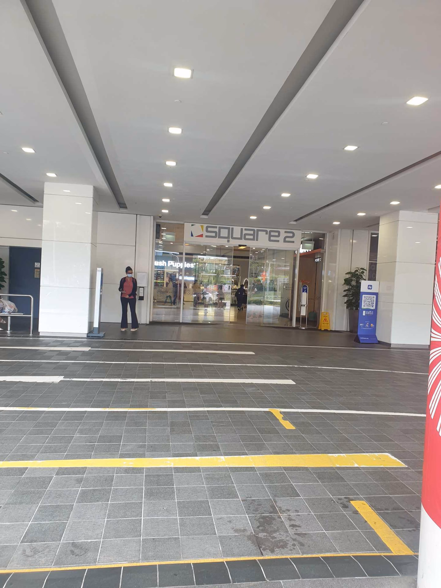 Which transport lines pass near 38 Irrawaddy Road?