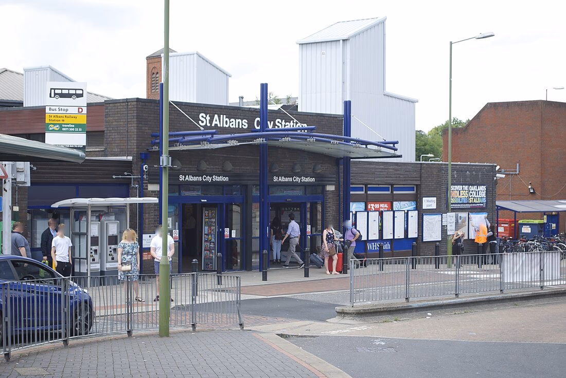 How do I get from St Albans City railway station?