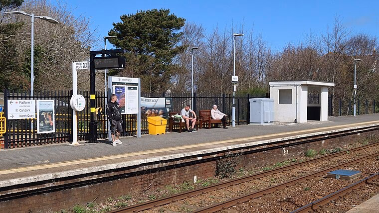 How do I get to St Ives station?