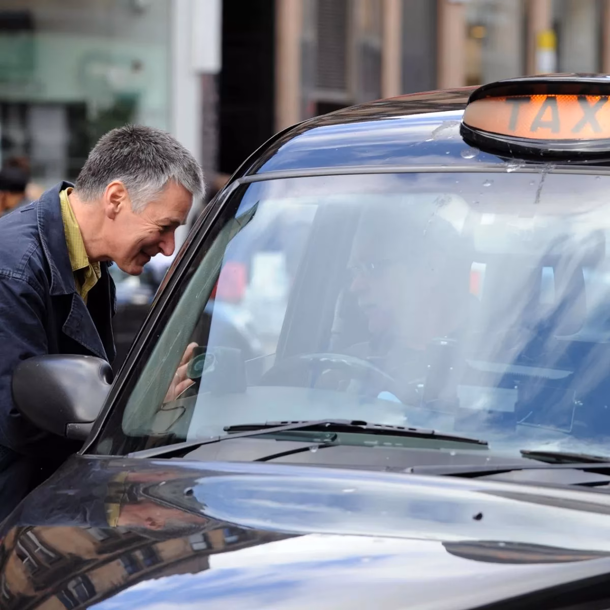 How does a taxi fare calculator work in Saint Helens?