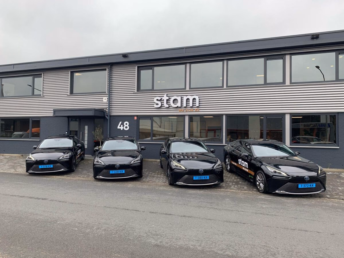 Does Stamford have a shared taxi?