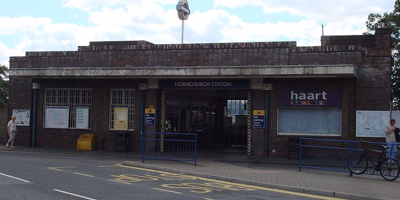 How far is Fratton from Stansted Airport by train?