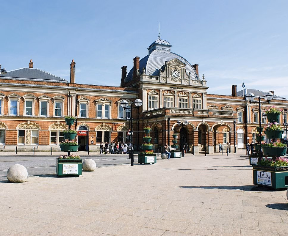 When is the last train from Stansted Airport to Norwich?