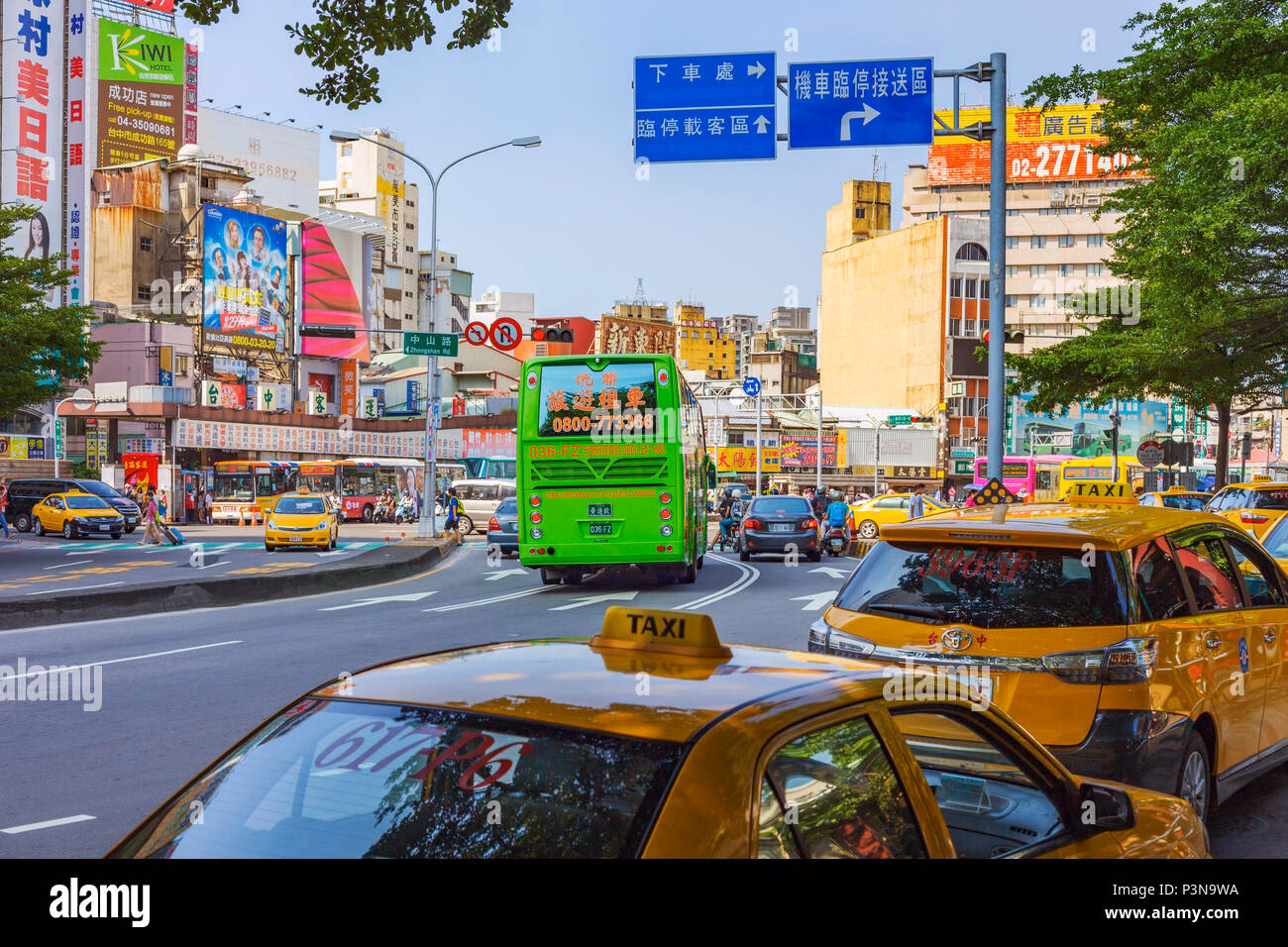 Can I book a taxi in advance in Taichung?