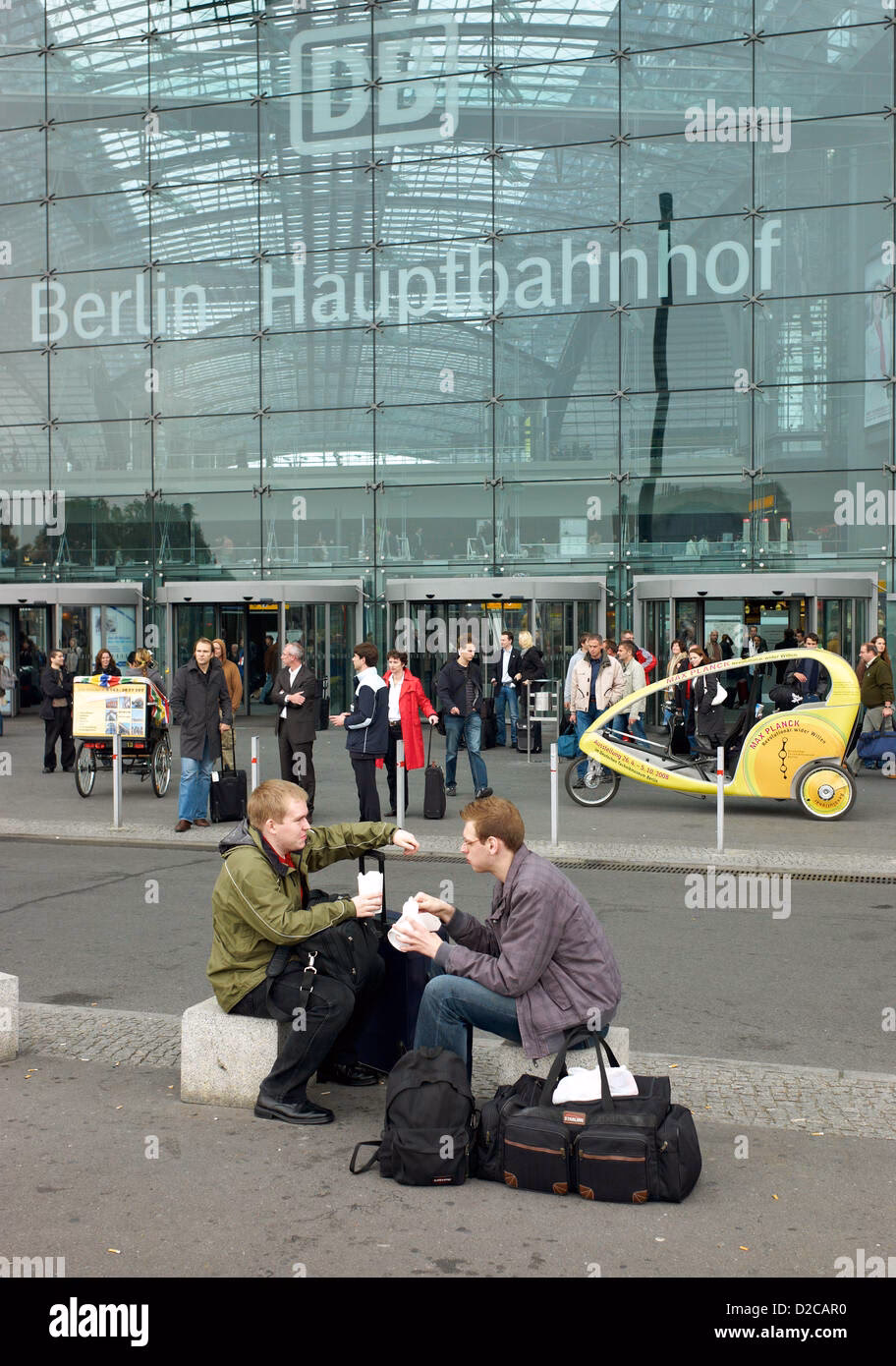 Where can I store my Luggage at Berlin Hauptbahnhof?