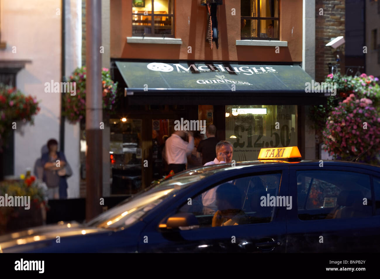 How do you get a taxi to pull you over?