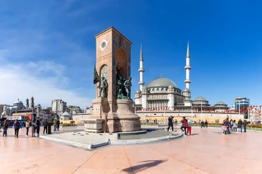 Where is blue mosque apart in Istanbul?