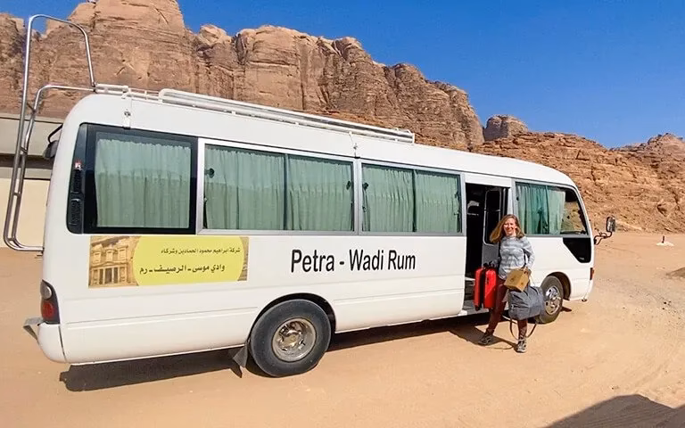 How much is a taxi from Aqaba to Petra?