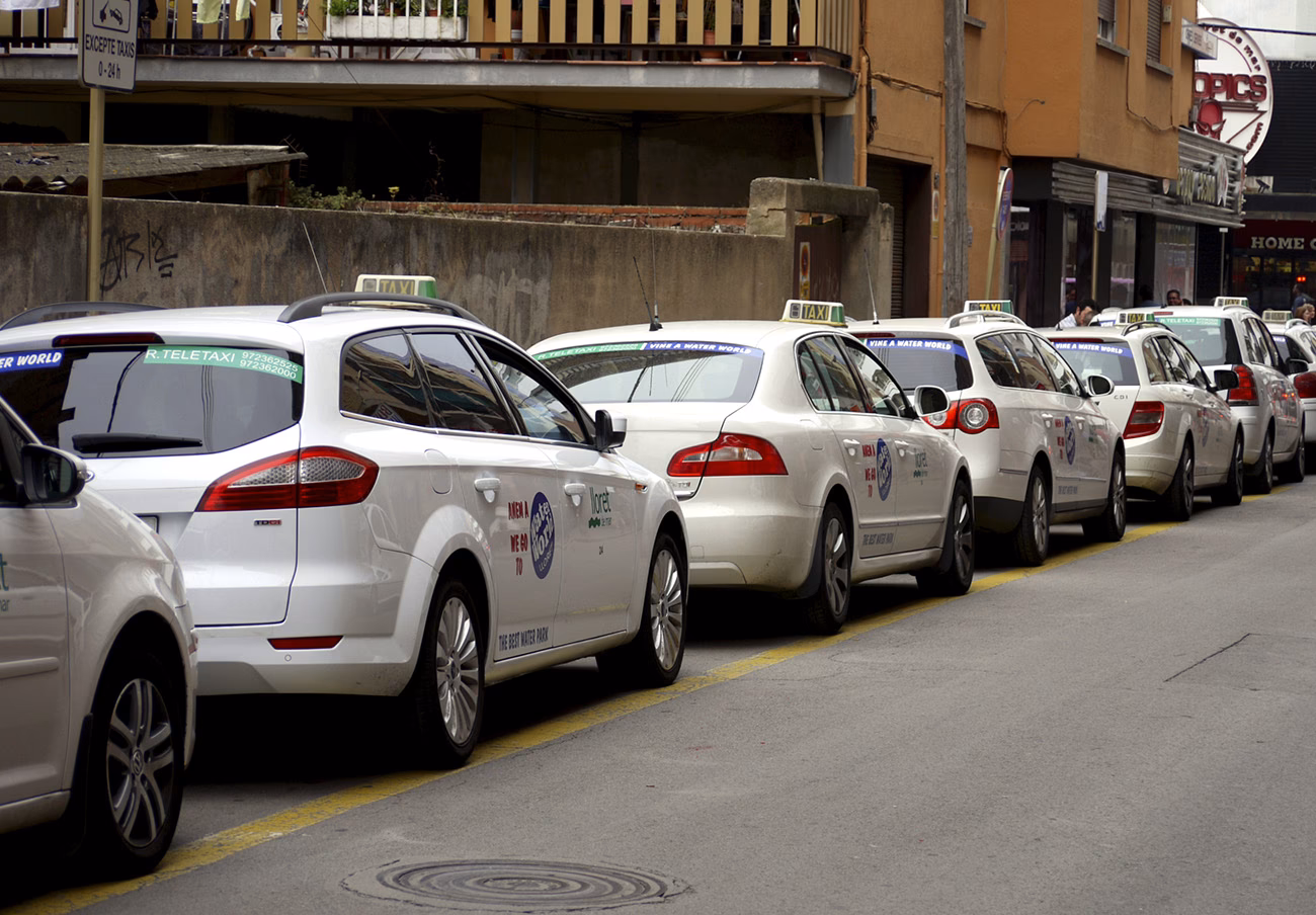 Which public transport services are available in Tarragona?