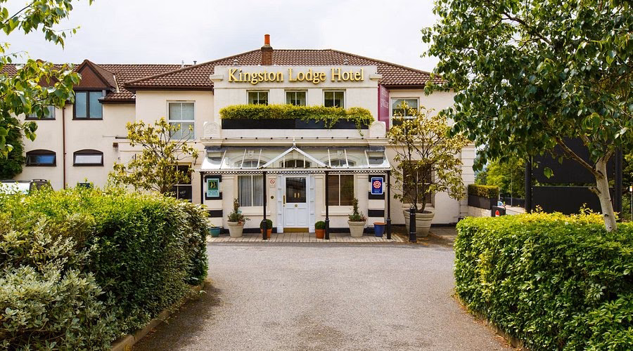 Where is central London to Kingston upon Thames Bus service?