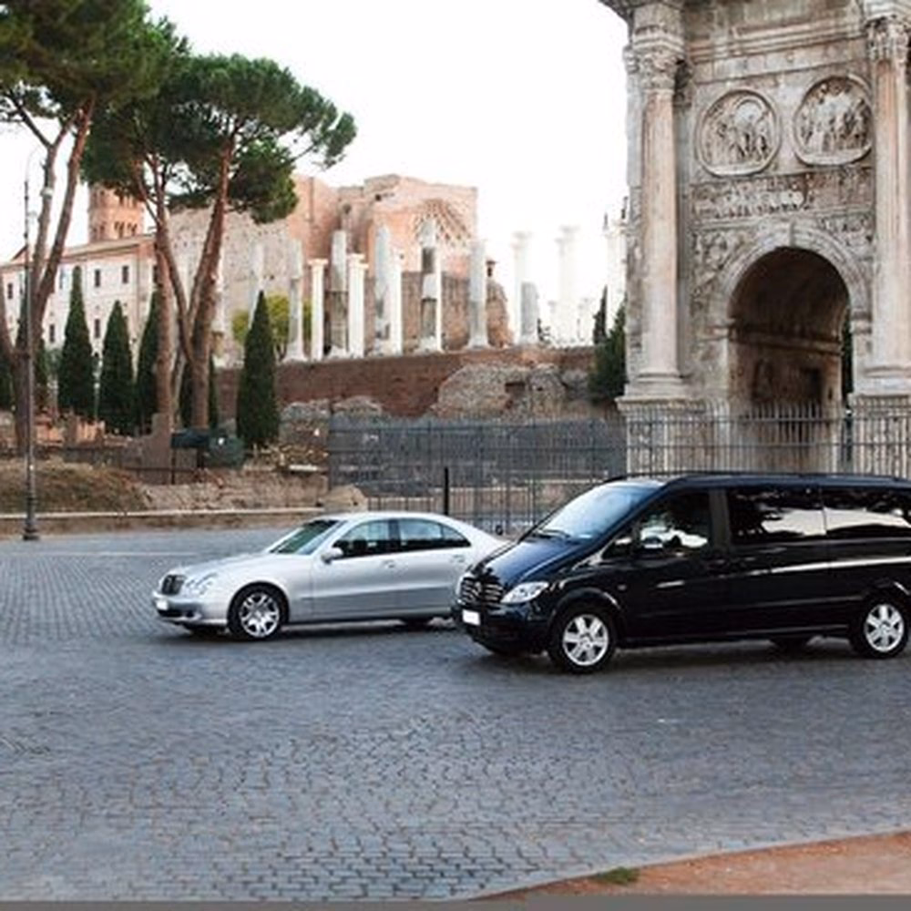 Can I take a taxi to Albinia?