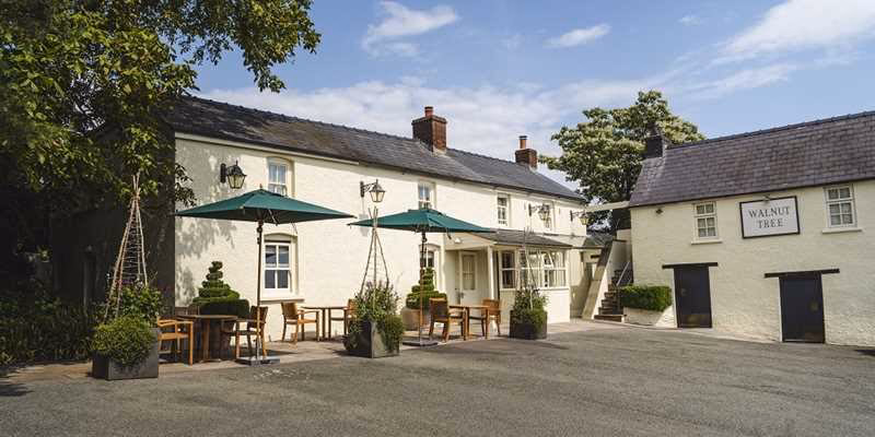 Which cottages are close to the Angel Hotel?