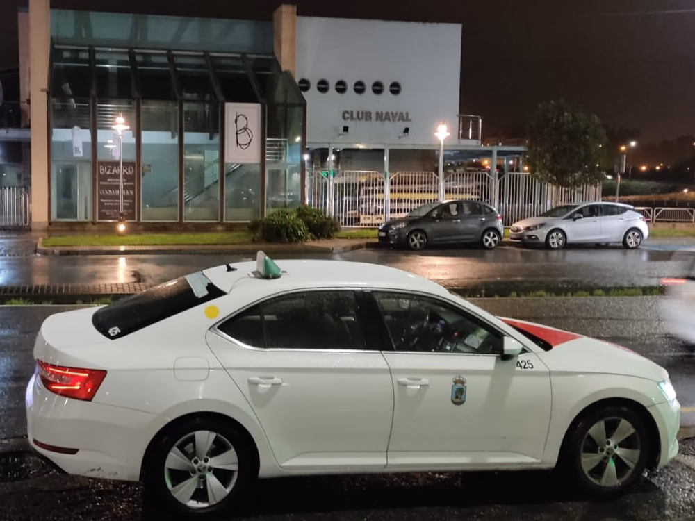 ¿Cuál es el servicio de taxi del Carballiño?