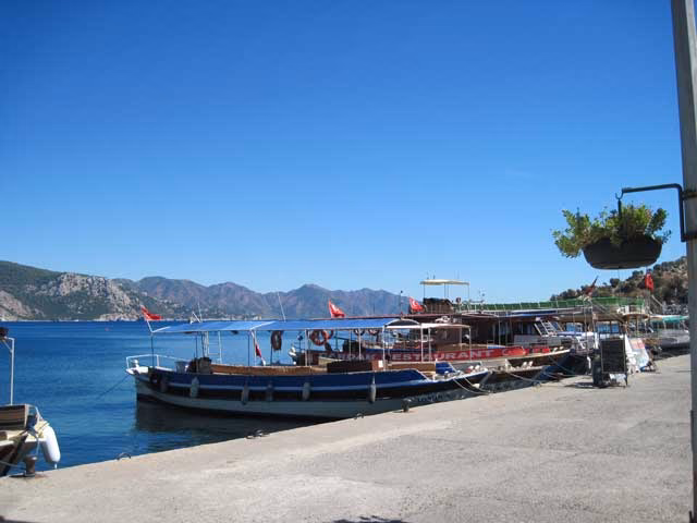 How far is çmeler from Marmaris?