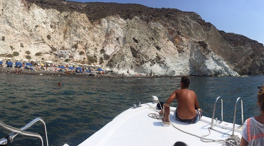 How to get to Red Beach in Santorini?