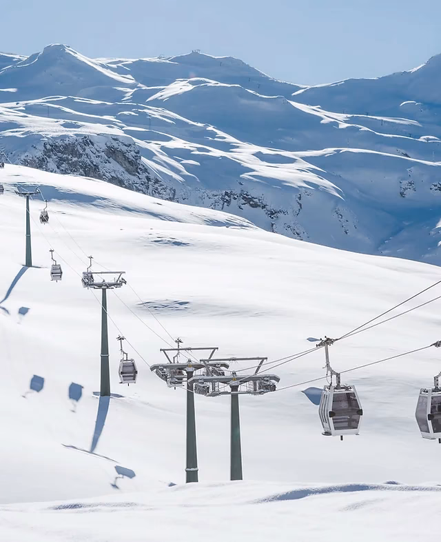 Does Les Arcs have a shuttle bus?