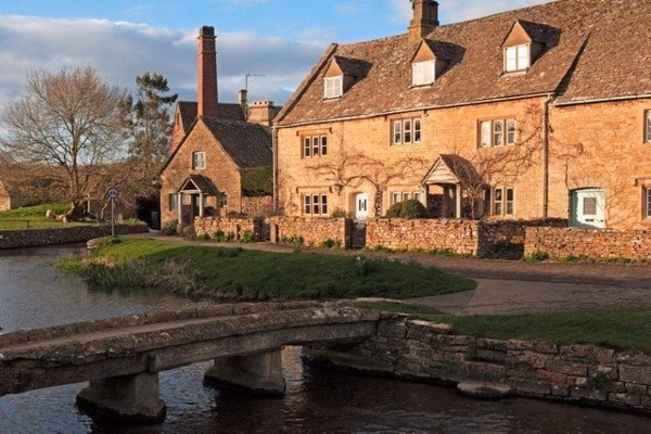 How far is Bourton-on-the-water from Cheltenham?