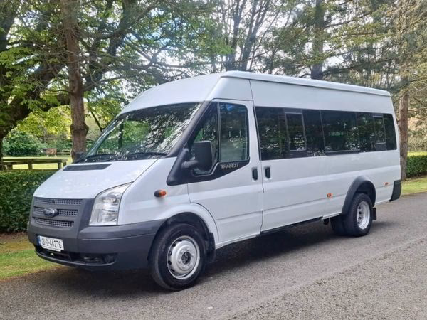 How many new & used coaches & buses are there in Ireland?