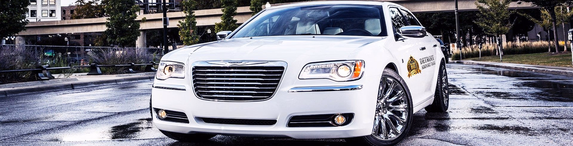 How does the Detroit taxi fare calculator work?