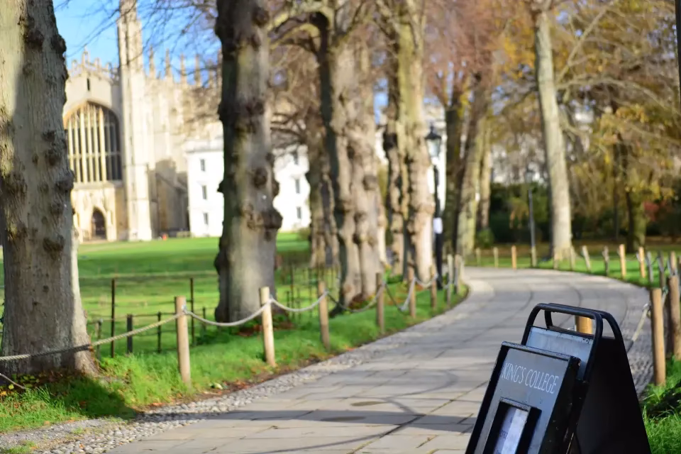 Does King's College have a car park?