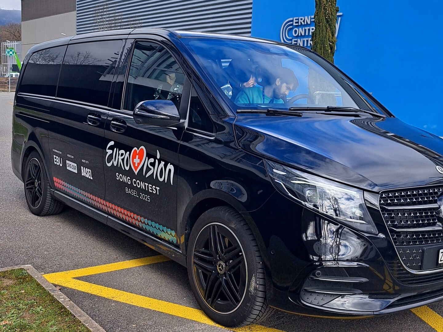 How much is a taxi from Geneva Airport to CERN?