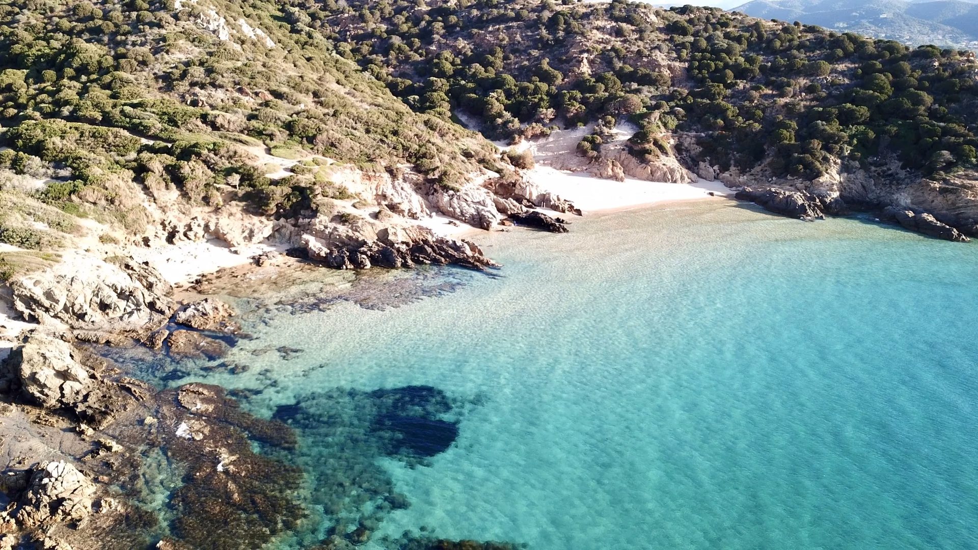 What are the ways to travel from Sardinia to Chia?