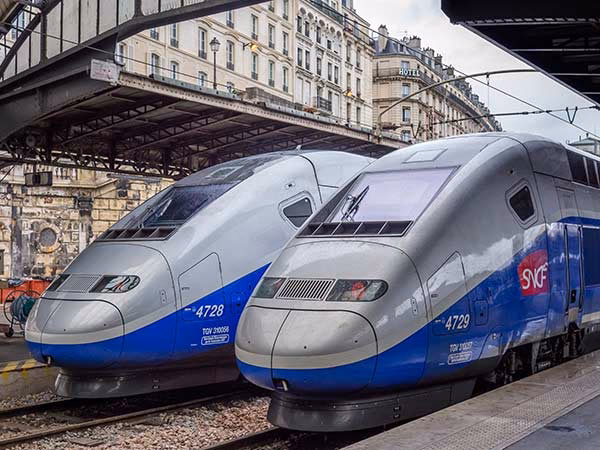 How much does a hotel cost in Avignon TGV station?