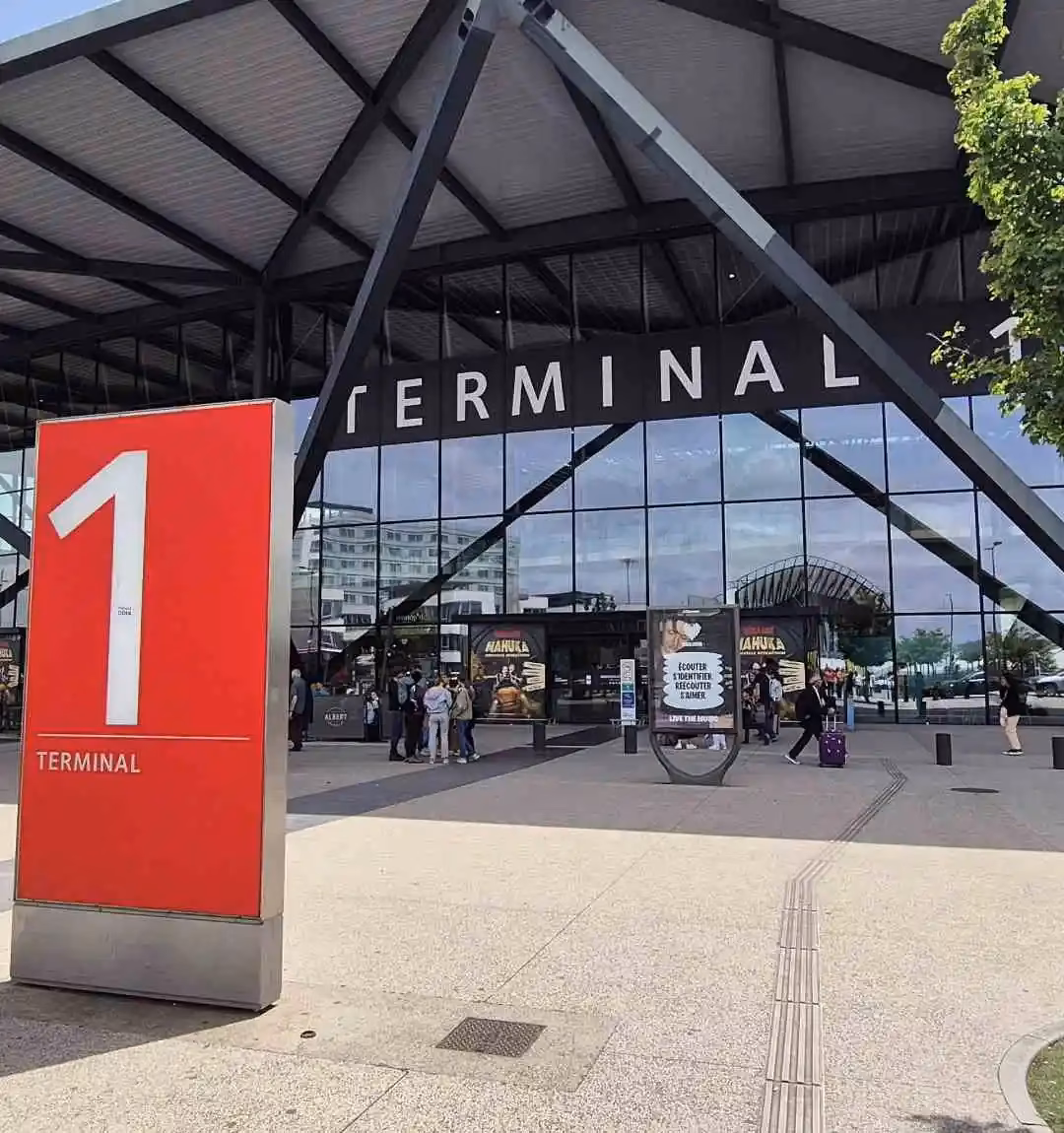 How long is the bus ride from Lyon Airport (Lys) to Grenoble?