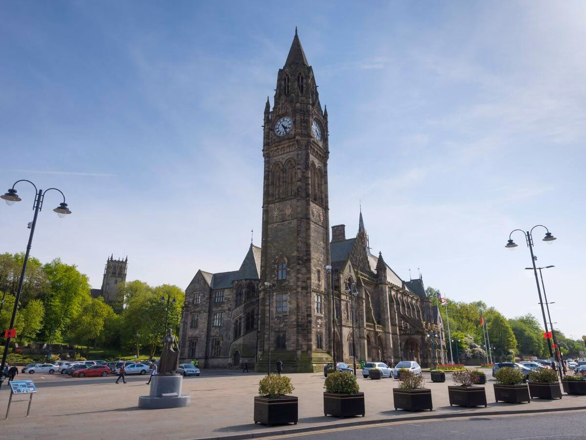 Where is Rochdale & Heaton Park?