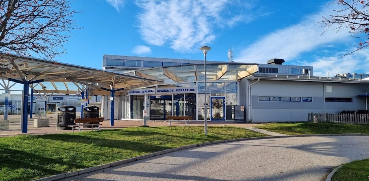 How much is a taxi from city to airport?