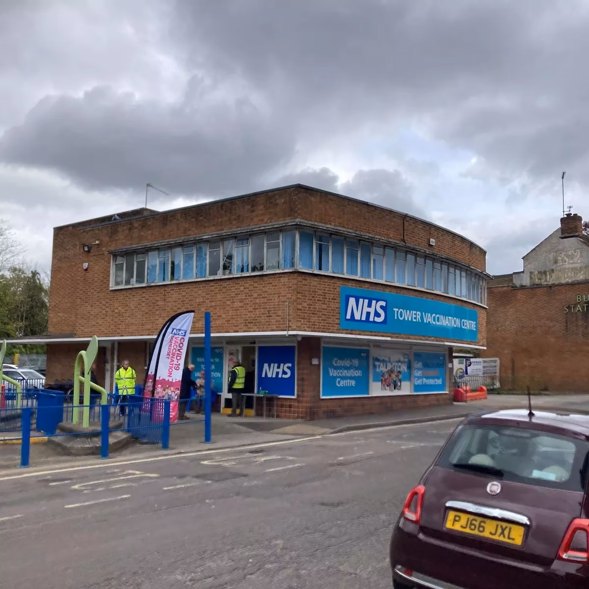 Is there a bus from Taunton station to Barton Close?