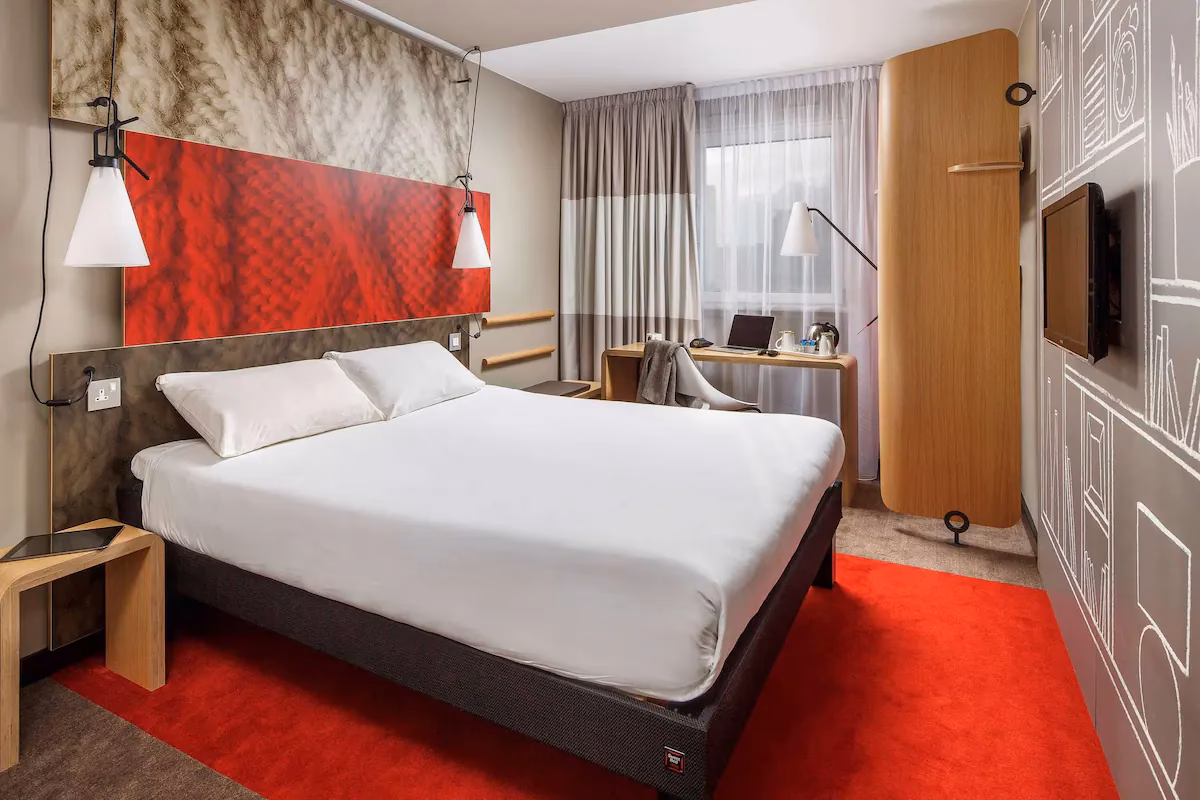 How do I get to Ibis London Barking?