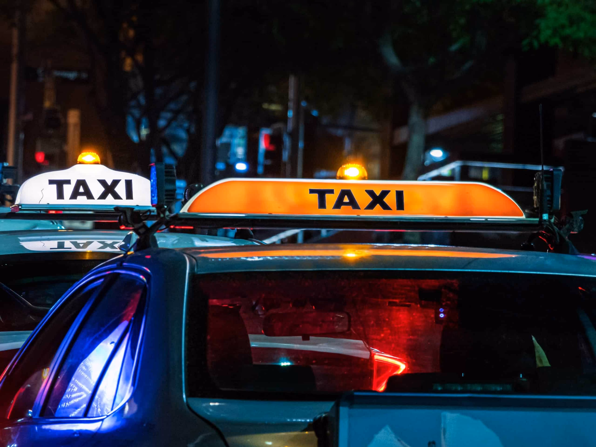 How to get from Indianapolis Airport (IND) to downtown Indianapolis?