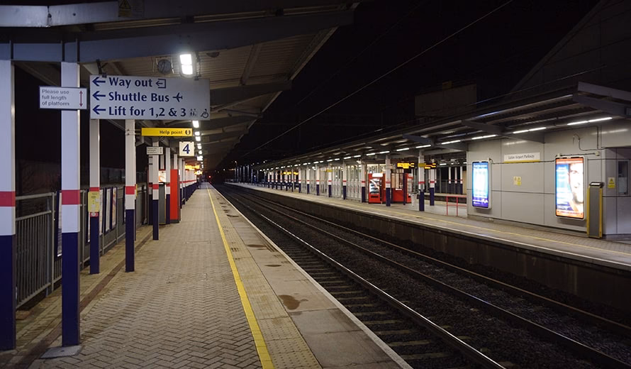 How long does it take to get from Luton Airport Parkway station?