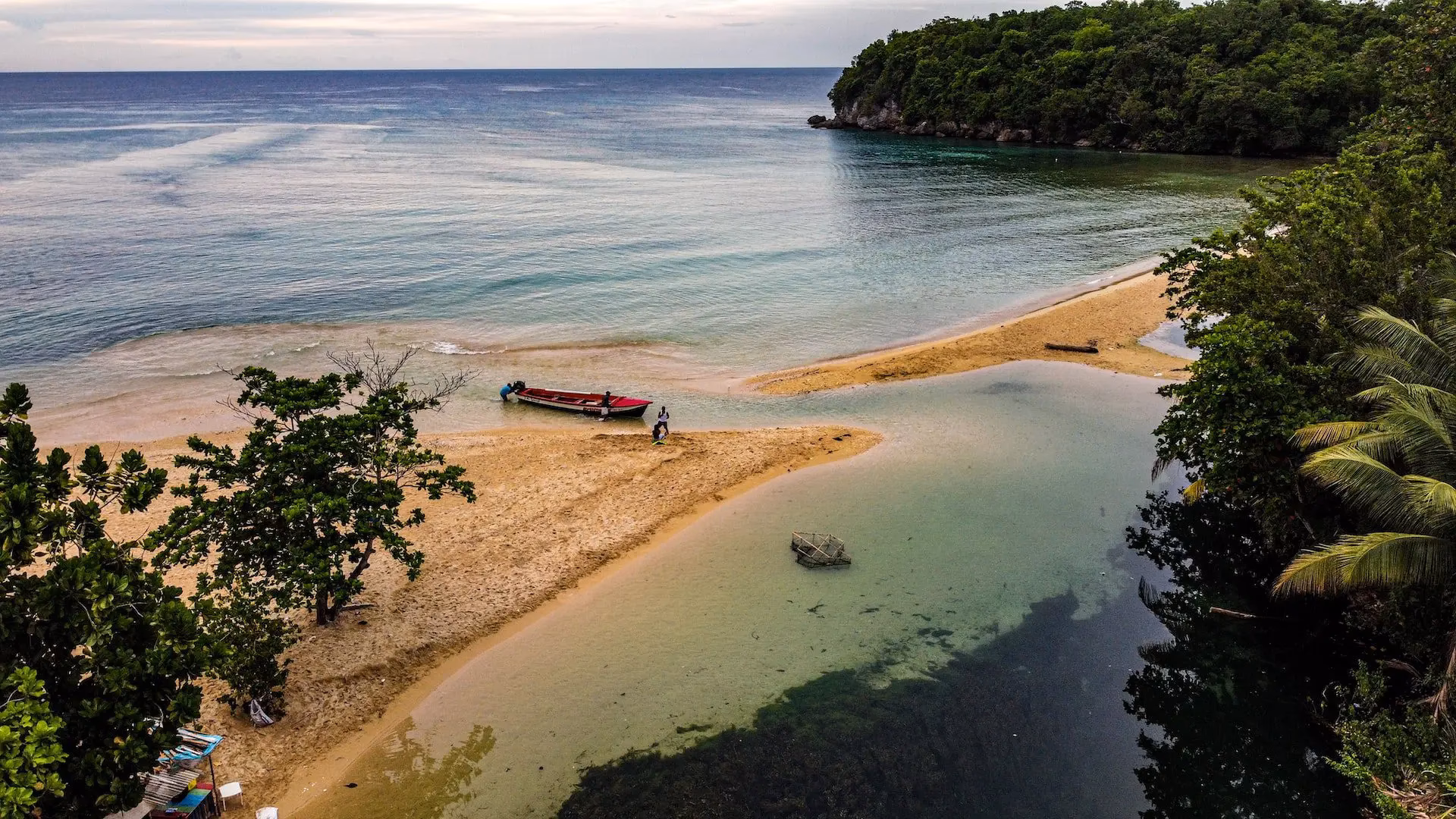 Is there a bus from Montego Bay Airport to Ocho Rios?