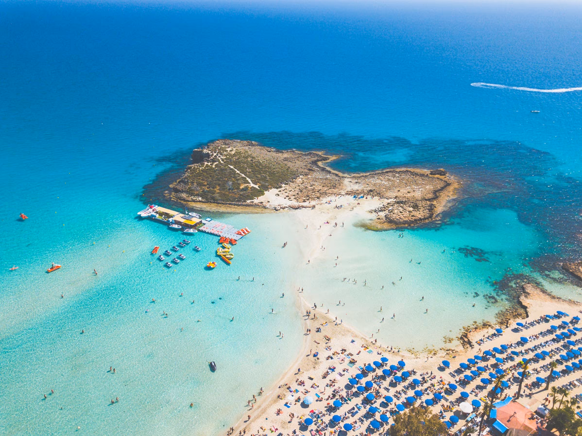 Is there a bus from Agia Napa to Protaras?