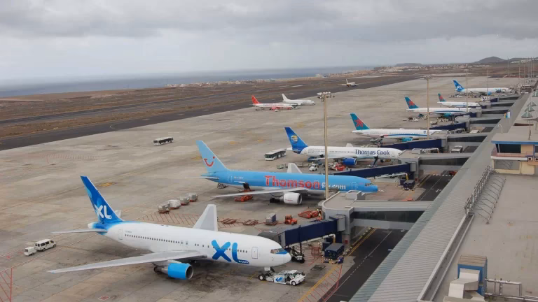 How do I get from Tenerife South Airport (TFS) to Santa Cruz?