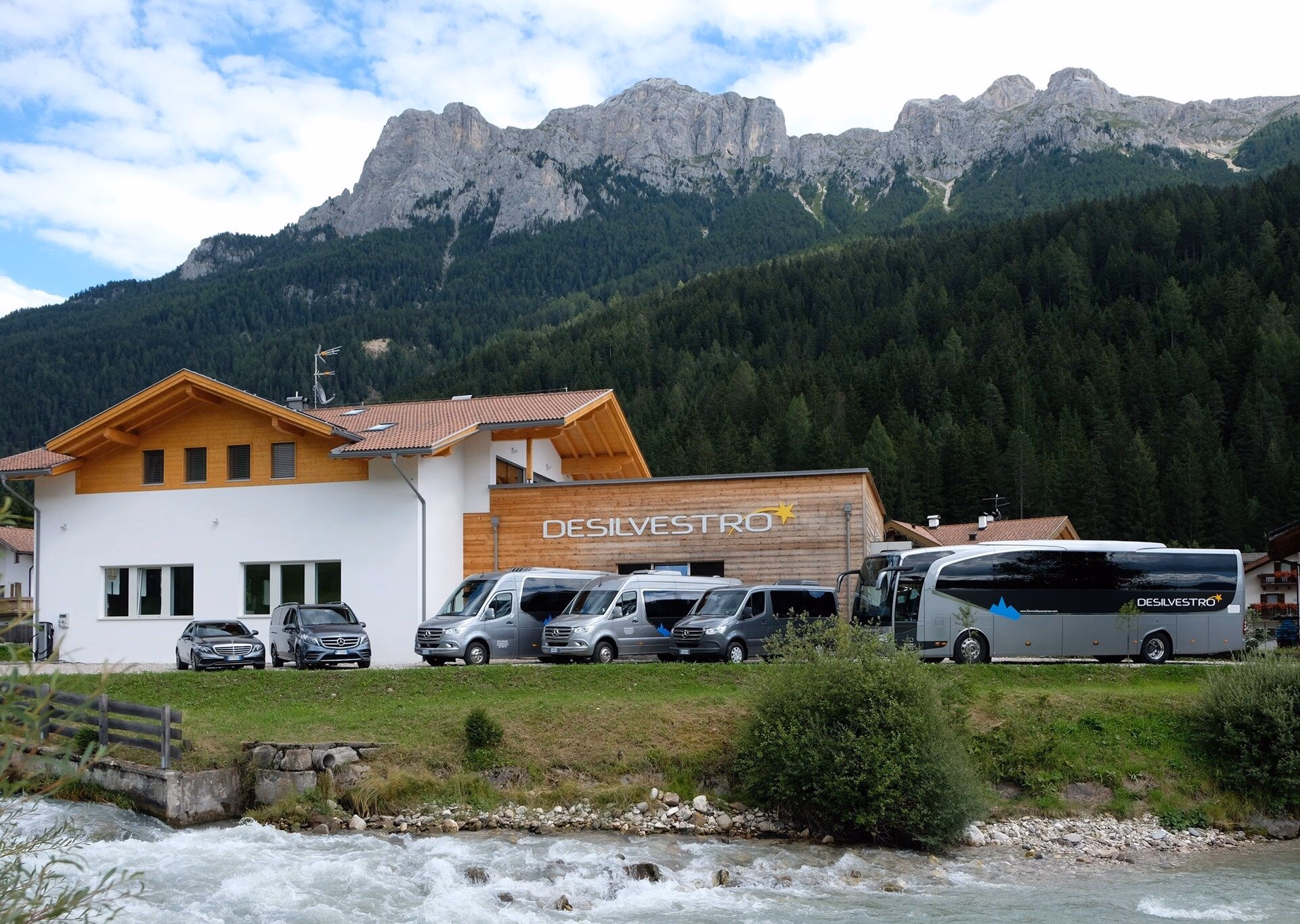 Who is the taxi e viaggi DeSilvestro?