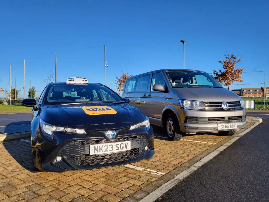 What airports does Didcot taxi service serve?