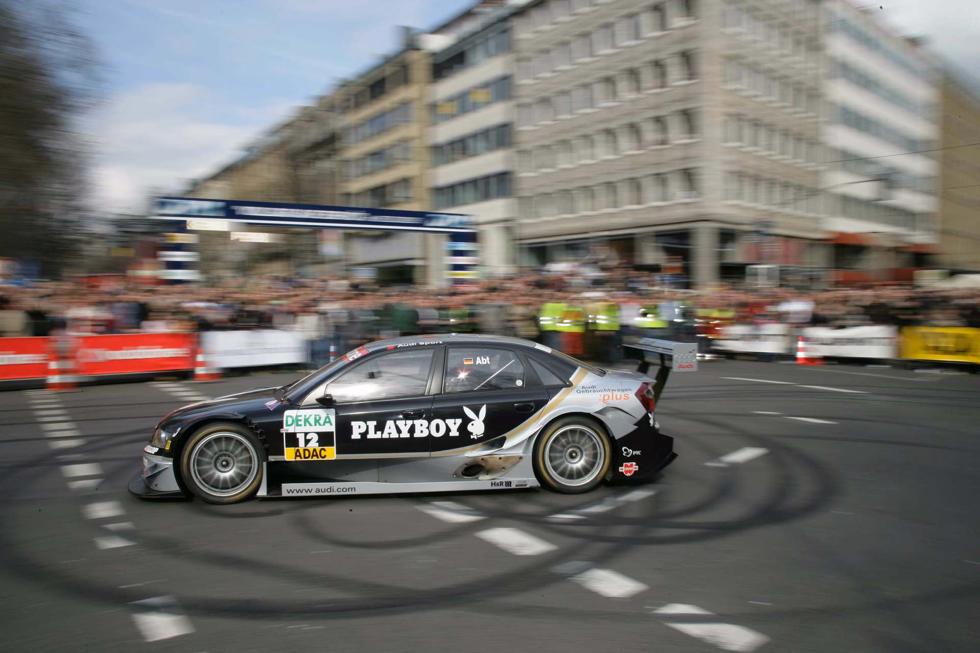 How does a race taxi work?