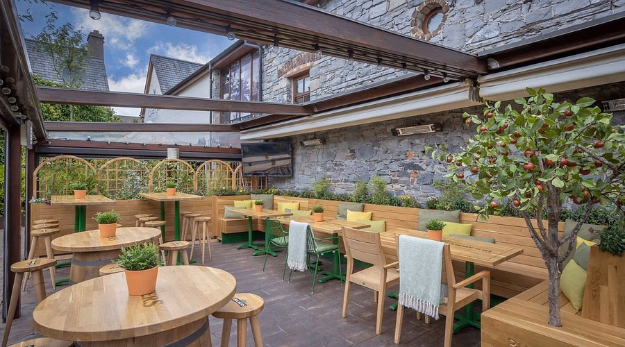 Who is the Courtyard hotel Leixlip?