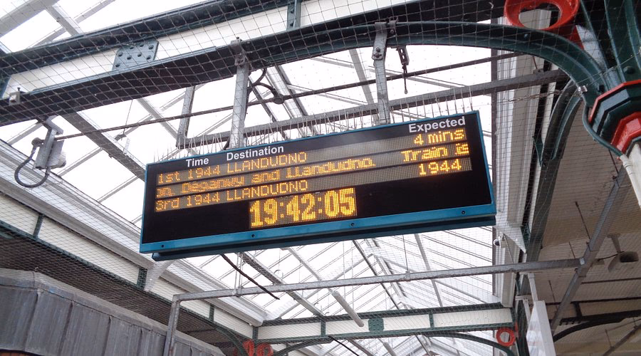 How do I get from Colwyn Bay station to town centre?