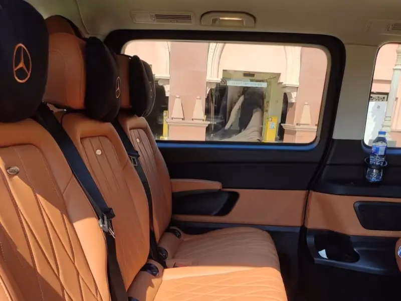 How much is a taxi from Dubai Airport to downtown?