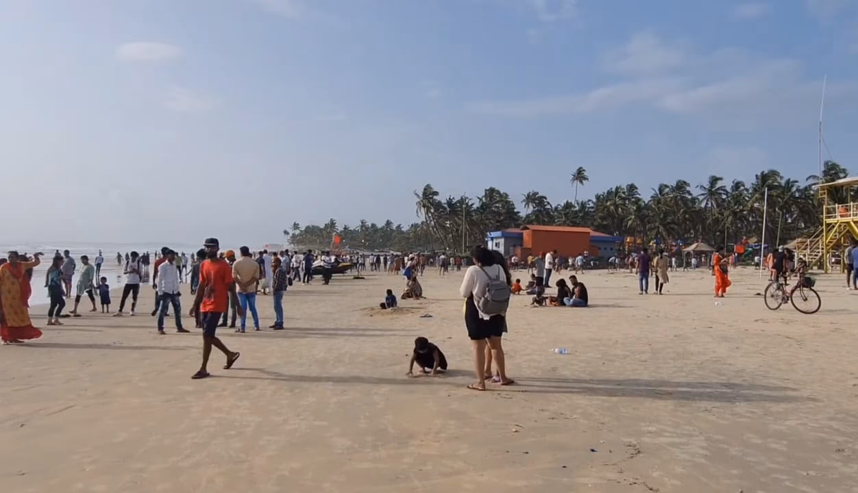 How to get a taxi from Colva beach to Baga Beach?
