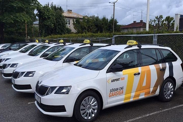 How much does a Colombo airport taxi cost?