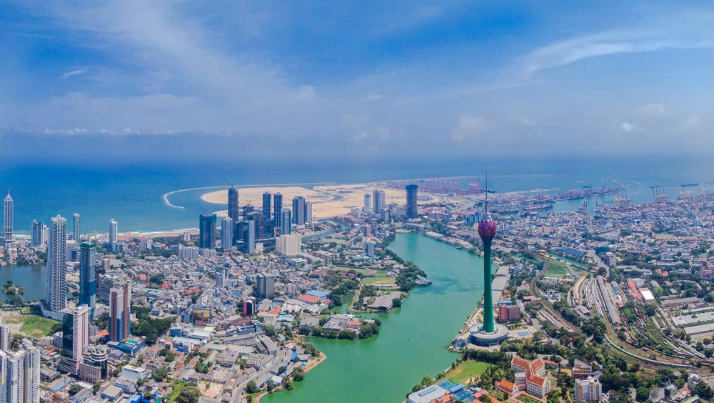 How to get from Bandaranaike Airport to Colombo?